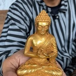 Patung Dewa budha Terbuat dari emas hasil temuan
